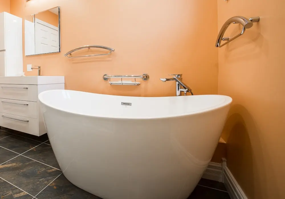 Die Kollektoren als wichtigste Komponente einer Solaranlage Badewanne